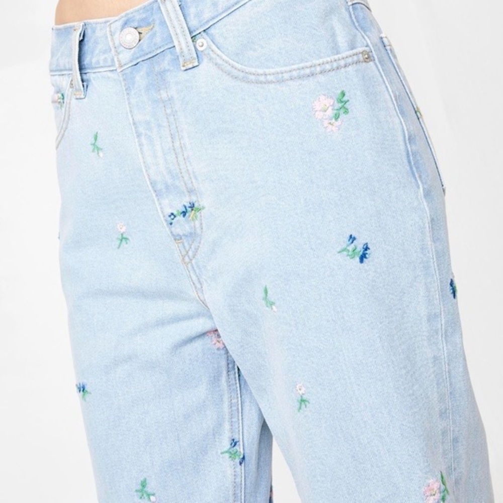 Levi’s mom jeans